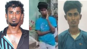  அப்பாவி போல நிற்கும் இவர்தான்.. கடலூர் கொலை.. மக்களோடு நின்று வேடிக்கை பார்த்த முக்கிய குற்றவாளி!