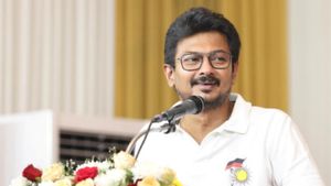 கிசுகிசு வதந்தியை படிச்சிட்டு வந்து.. துண்டு போட்டு வைக்கிறீங்களா? கட்சியினரை கலாய்த்த உதயநிதி 