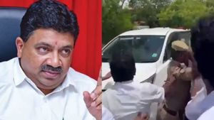 பிடிஆர் கார் மீது செருப்பு வீச்சு! காந்தி, வஉசி ஞாபகம் இருக்கா? பாஜகவினரை நீதிபதி கேட்ட கேள்வி 