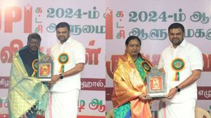 நடிகர் விஜயகாந்த் - மாரி செல்வராஜ்க்கு விருது.. வழங்கியது யாரு தெரியுமா? சிறந்த ஆளுமைகள் என பாராட்டு 