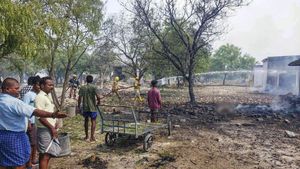 சிவகாசி பட்டாசு ஆலை வெடி விபத்தில் பலி எண்ணிக்கை 4 ஆக உயர்வு.. சிகிச்சை பெற்றவர்கள் உயிரிழந்த சோகம்!