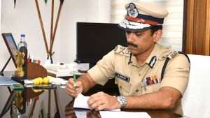  சென்னை மாநகரின் புதிய போலீஸ் கமிஷனர் அருண் ஐபிஎஸ்.. சட்டம் ஒழுங்கில் தான் ஸ்பெஷலிஸ்ட்டே! யார் இவர்?