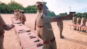  தோட்டா தெறிக்குது.. துப்பாக்கி சுடும் பயிற்சி! ரௌடிகள் அட்டகாசத்தை ஒழிக்க ஆக்‌ஷனில் இறங்கிய போலீசார்