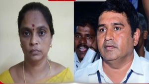  மலர்க்கொடியை அதிமுகவை விட்டு தூக்கிய எடப்பாடி பழனிசாமி.. ஆம்ஸ்ட்ராங் கொலையில் கைதானதால் ஆக்‌ஷன்!