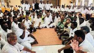 கலகலக்க வைக்கும் கப்பலூர் டோல்கேட்.. சொன்னீங்களே செஞ்சீங்களா ஸ்டாலின்? ஆர்பி உதயகுமார் அட்டாக்!