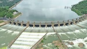  மேட்டூர் அணை பெருகுது.. ஒரே நாளில் 7.6 அடி உயர்ந்த நீர்மட்டம்.. விவசாயிகளுக்கு கொண்டாட்டம் தான்!