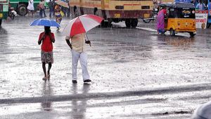  காலையிலேயே சம்பவம் இருக்கு.. 2 மாவட்டங்களுக்கு மழை ‘அலர்ட்’ கொடுத்த வானிலை மையம்!