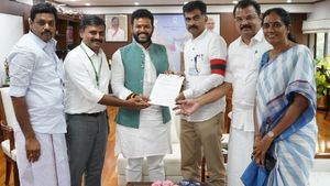 திருச்சி-வளைகுடா நாடுகளுக்கு விமானம்- துரை வைகோ உள்ளிட்ட 5 எம்பிக்கள் மத்திய அமைச்சரிடம் கோரிக்கை! 