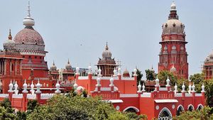 விழுப்புரம் குற்றப்பிரிவு டிஎஸ்பி ராமலிங்கத்துக்கு எதிராக வாரண்ட்.. சென்னை கோர்ட் அதிரடி உத்தரவு 