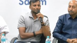சேலம் கல்லூரி விழாவில் கிரிக்கெட் வீரர் நடராஜன் பேசியது என்ன? அவரது பேச்சு சர்ச்சையானது ஏன்? 
