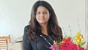  பயிற்சி ஐஏஏஸ் அதிகாரி பூஜா கேத்கர் நீக்கப்படுவாரா? மத்திய அரசு வட்டாரங்கள் சொல்வது என்ன? 