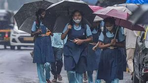 நீலகிரியின் 4 தாலுகா பள்ளிகளுக்கு இன்று விடுமுறை.. புதுச்சேரி மாஹேவில் கல்வி நிறுவனங்களுக்கும் லீவ் 
