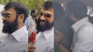 ராக்கெட் ராஜா காரில் ஏறி சென்ற திசையன்விளை எஸ்.ஐ! காவல்துறை எடுத்த அதிரடி நடவடிக்கை 