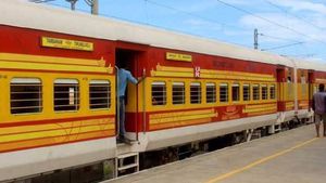 தென்னக மக்களுக்கு வந்த அதிர்ச்சி செய்தி..முக்கிய ரயில் சேவையை ரத்து செய்த தென்னக ரயில்வே! என்னாச்சு?