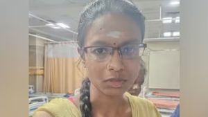 செதில் செதிலா உரிந்த தோல்.. கரண்டியாலேயே 