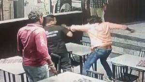 பிரியாணி கடைக்குள் கொலை.. வெளியான ஷாக் சிசிடிவி.. தங்கையை காதலித்ததால் போட்டு தள்ளிய சகோதரர்கள் 