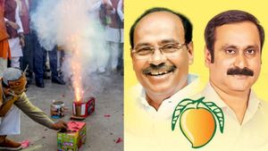 விக்கிரவாண்டி இடைத்தேர்தல்.. திடீரென பாமகவினரும் பட்டாசு வெடித்து கொண்டாட்டம்.. காரணத்தை பாருங்க! 