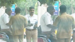 மஞ்சப்பையில் லஞ்சம்.. சென்னை வேப்பேரி அசிங்கம்.. எங்காவது போயிடுங்க.. 