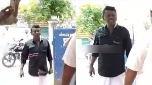 ‛ஆபாசம்’.. பெண் தலைவரை முகம் சுளிக்க வைத்த திமுக கவுன்சிலர்! நகராட்சி ஆபிஸில் இப்படியா செய்வாங்க? 