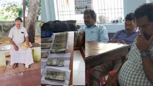 ஐயா நீங்க எங்க இங்க? மாறுவேடத்தில் சுற்றிய போலீஸ்.. கார் டிக்கி முதற்கொண்டு லஞ்சப் பணம்! குமரி ஷாக்!