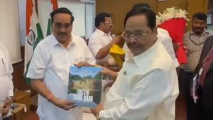 டெல்லியில் மத்திய ஜல் சக்தி அமைச்சரை சந்தித்தார் துரைமுருகன்.. காவிரி விவகாரம் தொடர்பாக கோரிக்கை!