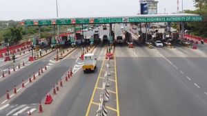 எதிர்ப்புக்கு பணிந்தது டோல்கேட் நிர்வாகம்.. கப்பலூர் சுங்கச்சாவடி முற்றுகை போராட்டம் தற்காலிக வாபஸ்!
