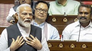 ராஜ்யசபாவில் வெளிநடப்பு செய்த எதிர்க்கட்சிகள்.. எழுந்துபோகும் போது மோடி சொன்ன வார்த்தை இருக்கே! 