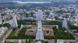 திருவண்ணாமலை அருணாசலேஸ்வர் சன்னிதியில் சக்தியை குவிப்பது 8 லிங்கங்களாம்.. இதோ விவரம்