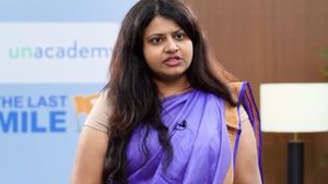 நீட் முறைகேடு மட்டுமில்லை.. சர்ச்சையில் மத்திய பணியாளர் தேர்வாணையம்! போலி சர்டிபிகேட் பூஜா கேத்கர்! 