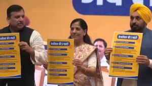 இந்தியாவெங்கும் ‘திராவிட மாடல்’..பெண்களுக்கு மாதம் ரூ.1000 உரிமை தொகை.. ஹரியானாவில் ஆம் ஆத்மி உறுதி! 