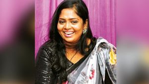 மதுரையில் மைதிலி.. 