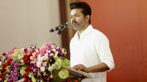 ‛‛பேசமாட்டேனு சொன்னாலும் நான் பேசுவேன்’’.. திடீரென மனம்மாறிய நடிகர் விஜய்.. இன்றும் சம்பவம் இருக்கு