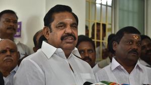 விக்கிரவாண்டி’பாமக’ பேனரில் சிரிக்கும் ஜெயலலிதா! எங்களுக்கு பெருமை தானே.. என்ன சொன்னார் எடப்பாடி? 