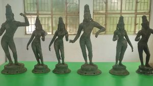 திருச்சியில் இருந்து பறக்க இருந்த பொக்கிசம்..மதிப்பு மட்டும் 22 கோடி ரூபாய்.. சிக்கியது எப்படி?