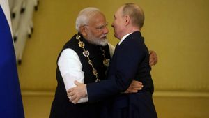  புதினை கட்டியணைத்து பாராட்டி தள்ளிய பிரதமர் மோடி.. அப்செட் ஆன அமெரிக்கா.. என்ன தான் பிரச்சினையாம்!