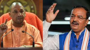  முதல்வர் பதவியில் இருந்து யோகி நீக்கம்? உ.பி அரசியலில் காத்திருக்கும் பெரிய ட்விஸ்ட்! என்ன காரணம்