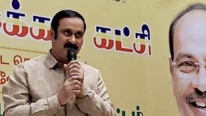  சட்டம் ஒழுங்கை காப்பாத்த முடியல.. எங்க மேல பொய் வழக்கா? அன்புமணி ராமதாஸ் ஆவேசம்!