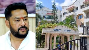  கர்நாடகா மாஜி அமைச்சர் நாகேந்திரா, எம்எல்ஏ வீடுகளில் ED ரெய்டு-வால்மீகி வாரிய ரூ94 கோடி ஊழல்!