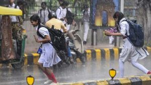 ‛ஆரஞ்சு அலர்ட்’ எச்சரிக்கை.. கோவை மாவட்ட  வால்பாறை தாலுகா பள்ளிகளுக்கு நாளை விடுமுறை! 