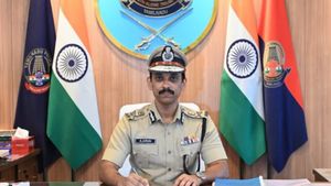 சென்னையில் கிரிமினல்களை அலற விடும் போலீஸ் கமிஷனர் அருண்.. பாயக் காத்திருக்கும் குண்டர் சட்டம்!