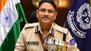  தேசிய பாதுகாப்பு படை இயக்குநராக சீனியர் ஐபிஎஸ் அதிகாரி சீனிவாசன் நியமனம்.. யார் இவர்?