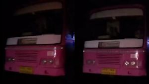 அரசு பஸ்ஸில் பழுதான ஹெட்லைட்.. டிரைவர் செயலால் பீதியுடன் பயணித்த பயணிகள்! அதிரடி காட்டிய நிர்வாகம் 