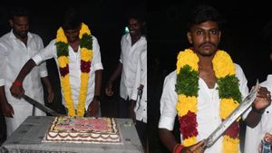 பட்டாக்கத்தி பைரவா..கேக்க நீயும் வெட்ட வா! கெத்தாக நினைத்து வெத்தாக போன 2கே கிட்! அள்ளி சென்ற போலீஸ் 