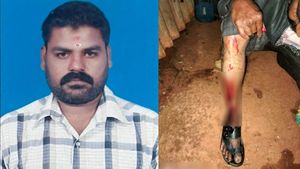 பதுங்கிப் பாய்ந்த கட்டுவிரியன்.. பறிபோன பாம்புபிடி வீரரின் உயிர்.. கோவை அருகே சோகம்