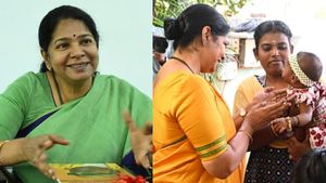  அசத்திட்டாங்களே கனிமொழி.. கையில் குழந்தை, முகத்தில் பூரிப்புமாய் நின்ற தம்பதி.. தூத்துக்குடி ஹேப்பி