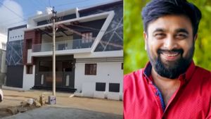 கப்பல்போல் பெரிய பங்களா!  பளபளக்கும் நடிகர் சசிகுமாரின் சொந்த கிராமம்! பூர்வீக பணக்காரரா இவர்?