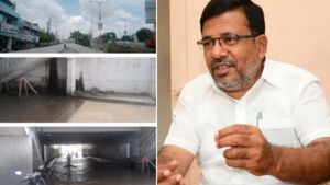 Exclusive:உயிரை கையில பிடித்து கொண்டு போவதுன்னா என்ன தெரியுமா? திண்டுக்கல் ரயில்வே சுரங்க பாதை பகீர்