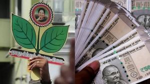  1000 ரூபாயை விடுங்க.. அதிமுக ஆட்சியில் எல்லா பெண்களுக்கும் மாதம் ரூ.2500.. மாஜி அமைச்சர் ஒரே போடு!