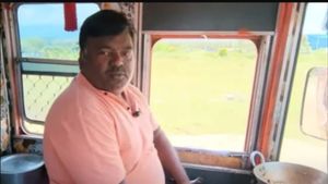 அம்மாடியோவ்..! யூடியூப்பில் வீடியோ போட்டு.. மாதம் ரூ.10 லட்சம் வரை சம்பாதிக்கும் லாரி டிரைவர்! 