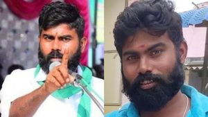  நாம் தமிழர் ‘மாஜி’ நிர்வாகி சிவராமனின் தில்லாலங்கடி வேலை..மாணவிகள் காசிலேயே மெடல்! 13 மாணவிகள் பாவம்